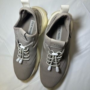 Steve Madden size 8 fashion sneaker